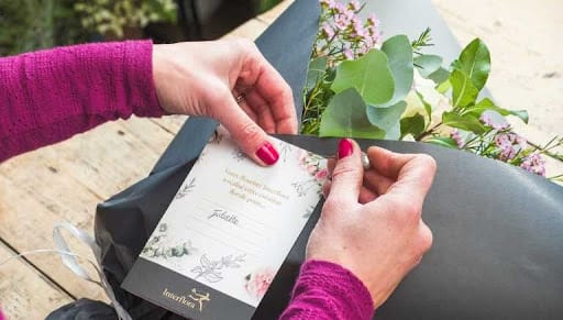 frasi da scrivere nel biglietto fiori immagine di un biglietto Interflora