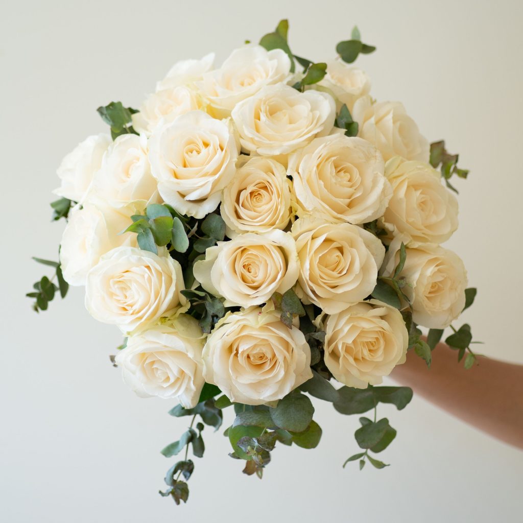 Bouquet di rose bianche
per una nascita